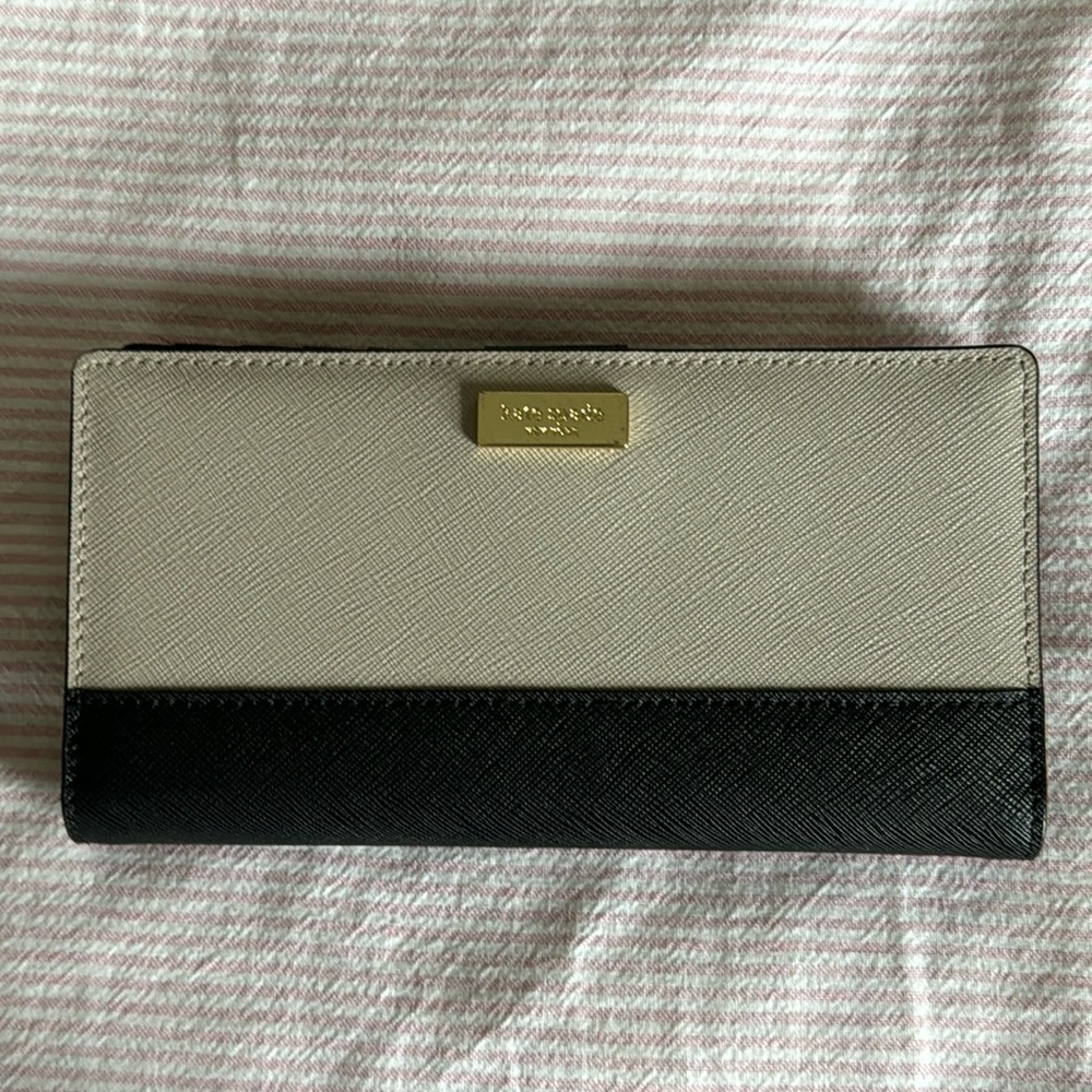 Kate Spade Wallet Two- tone taupe and black. Brand new, without tags.
